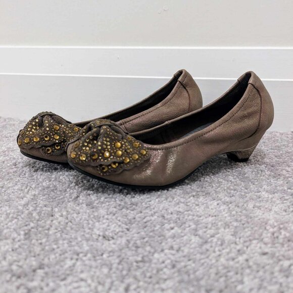 Brown Bow Heels - Picture 1 of 8